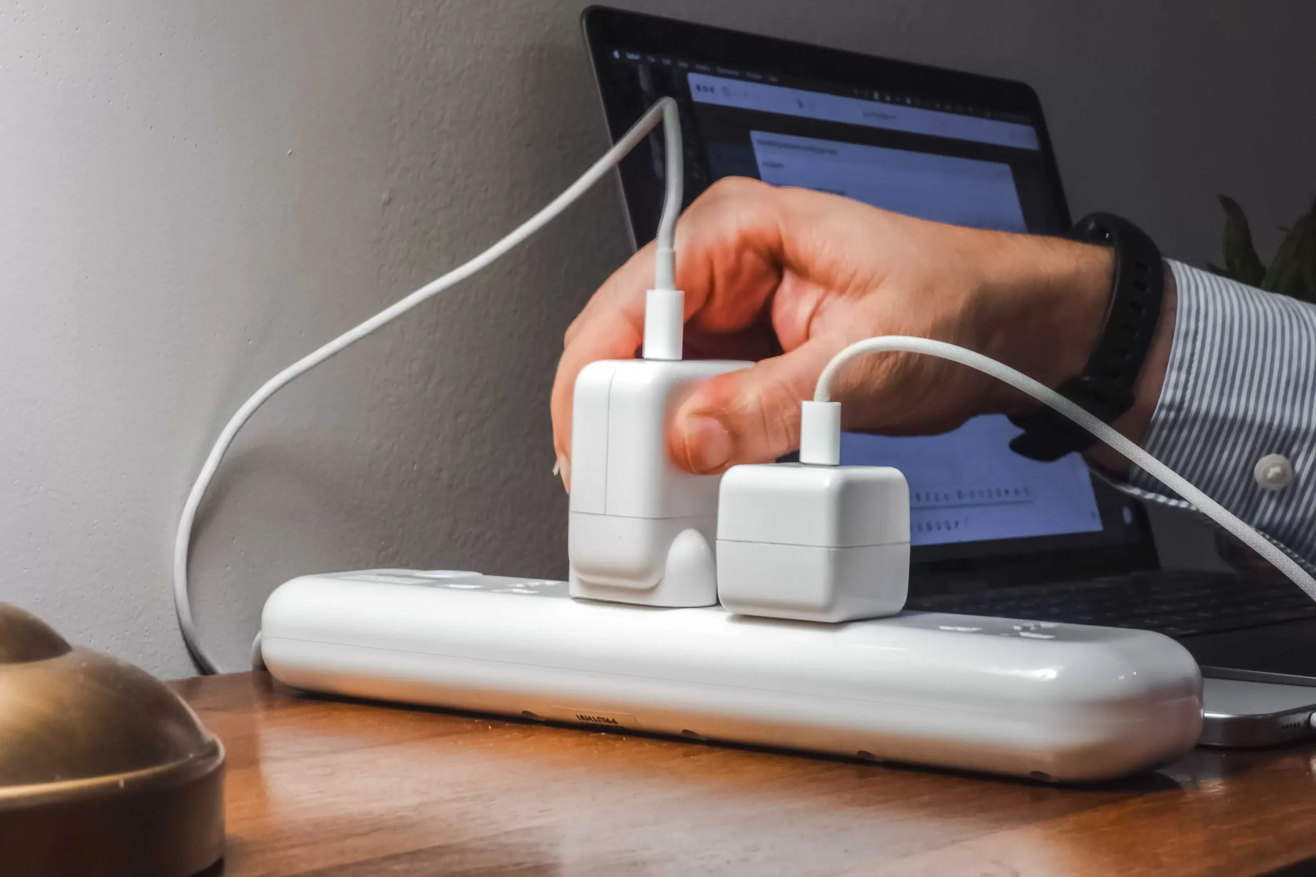 Heavy-duty extension board OOME heavy-duty extension board, designed for high power capacity and durability, perfect for home and office use with multiple devices.
